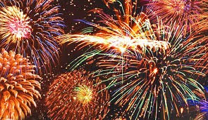 Fine art performance, fireworks to glitter in HCMC on Reunification Day ảnh 1